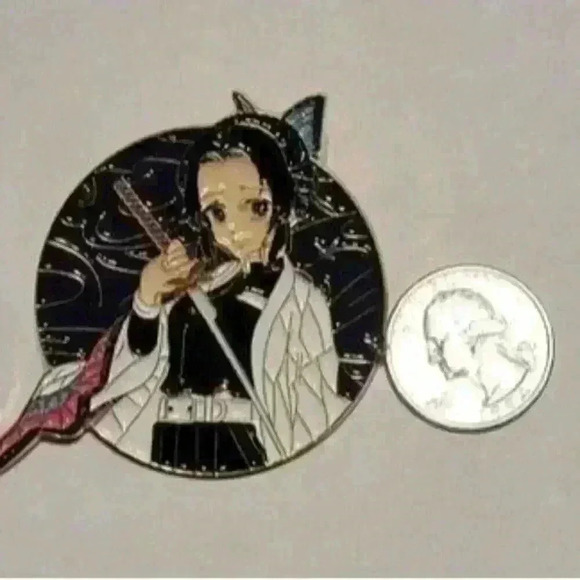 Demon Slayer: Kimetsu no Yaiba Shinobu Kochō Enamel Pin - Picture 4 of 5